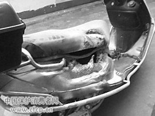 摩托车自燃遭毁 厂家只换被烧毁的零部件