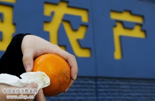 部分地区橙子为卖相被涂工业蜡 重金属含量超标