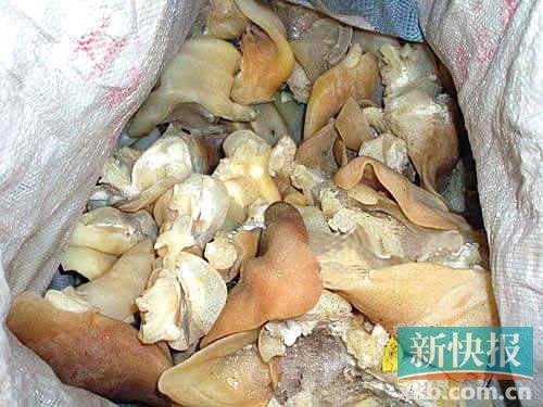 江西赣州发现人造猪耳 疑用明胶和塑料做成